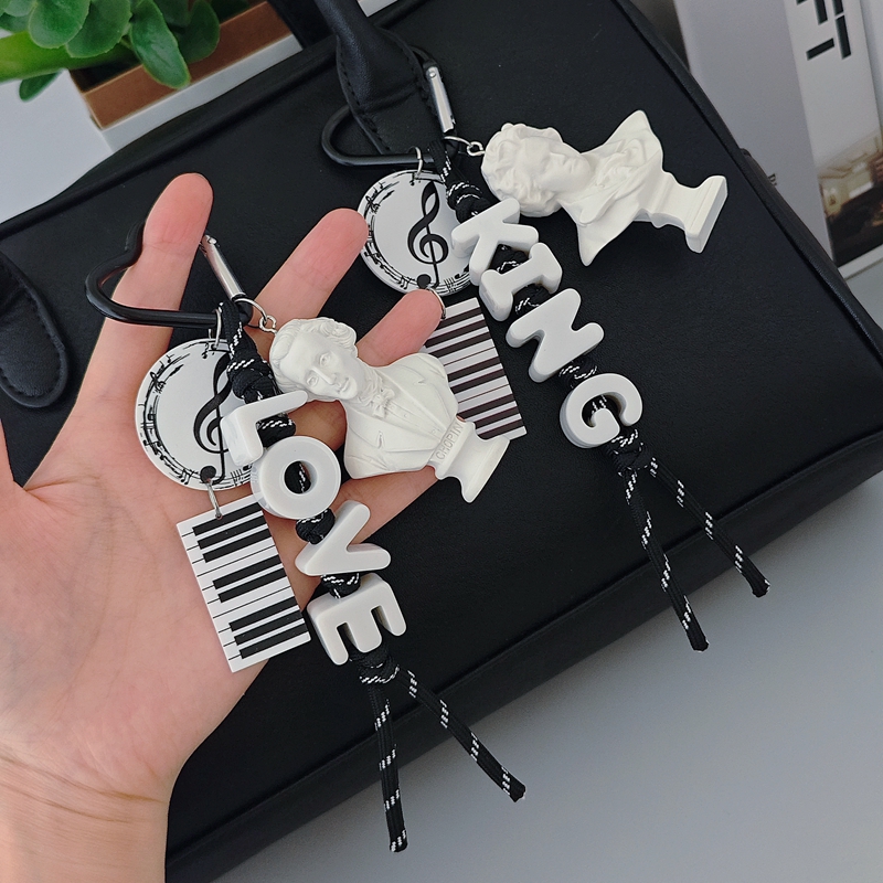 Art Student Music Lover Chopin - مراجعة Resin Art Letter Keychain وسعره